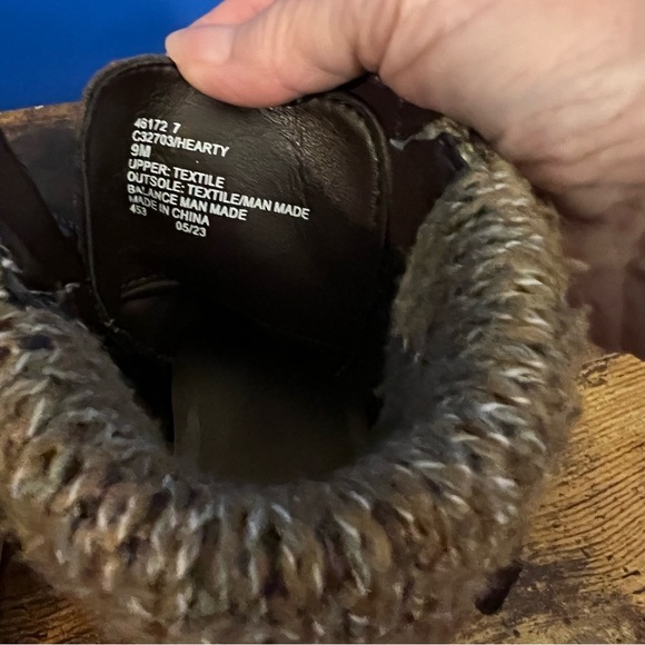 Cliffs by White Mountain Ankle boots. Brown with sweater collar. Women’s size 9. - Picture 4 of 6